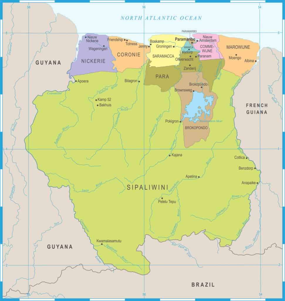 Mapa político de Surinam con regiones a color.