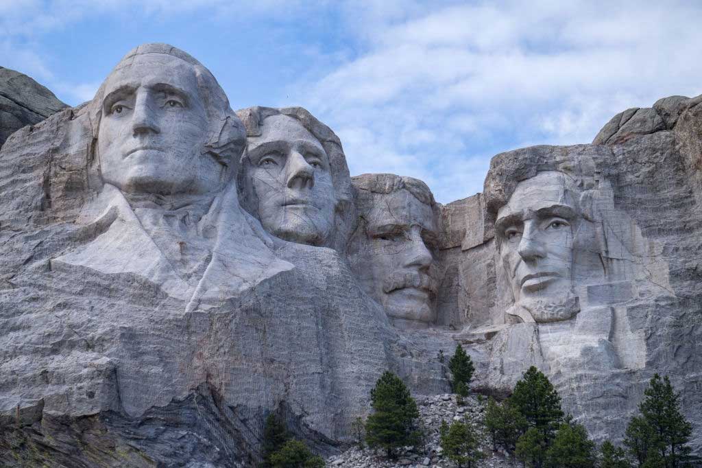Esculturas en la reoca de presidentes de USA